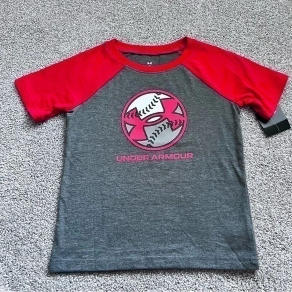 💚 NWT Under Armour boys short sleeve T-shirt size 4